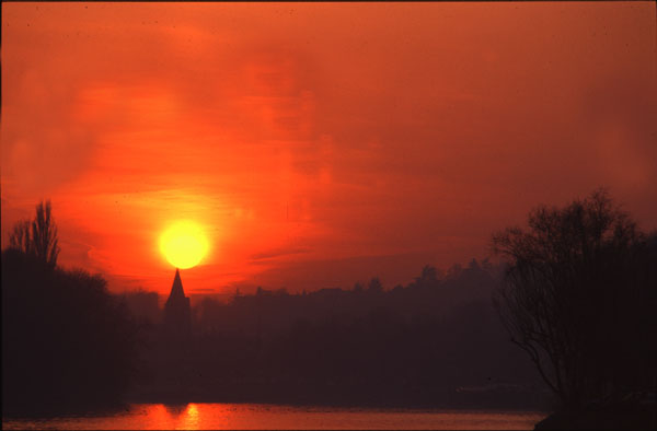coucher_de_soleil_au_pointil.jpg (25073 octets)