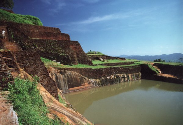sri_lanka_si_giriya.jpg (51715 octets)